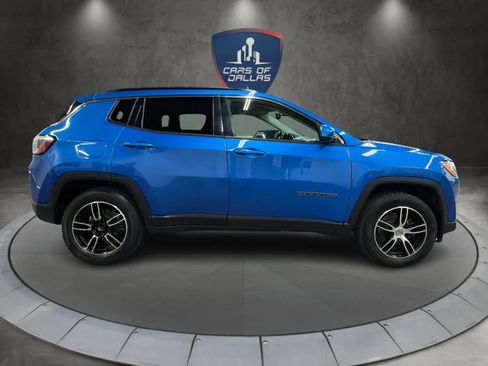 Used 2019 Jeep Compass Latitude w/ Cold Weather Group FWD image 6