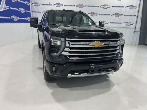 Used 2024 Chevrolet Silverado 2500 High Country w/ High Country Premium Package AWD/4WD image 11