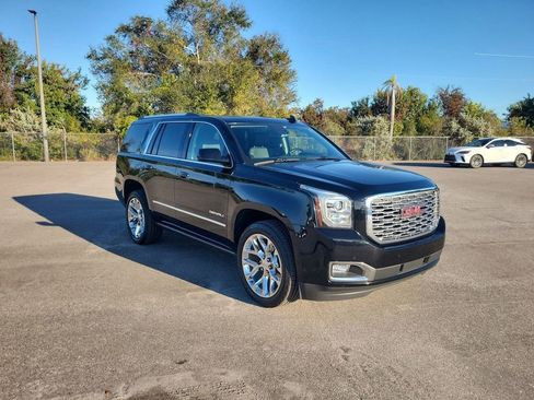 Used 2020 GMC Yukon Denali w/ Denali Premium Package image 9
