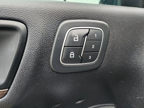 Used 2020 Ford Escape Titanium image 13