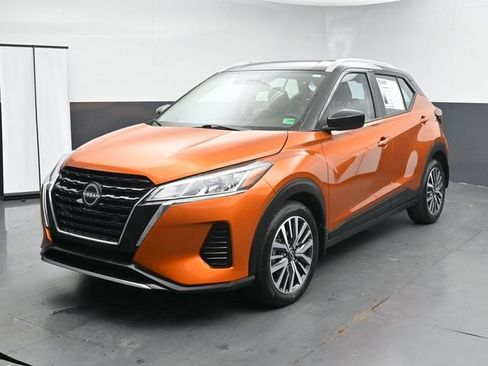 Used 2024 Nissan Kicks SV FWD image 4