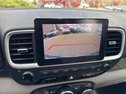 Used 2022 Hyundai Venue SEL image 13