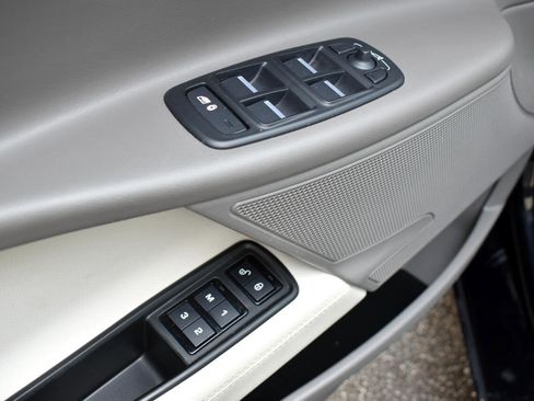 Used 2019 Jaguar XE Prestige image 42