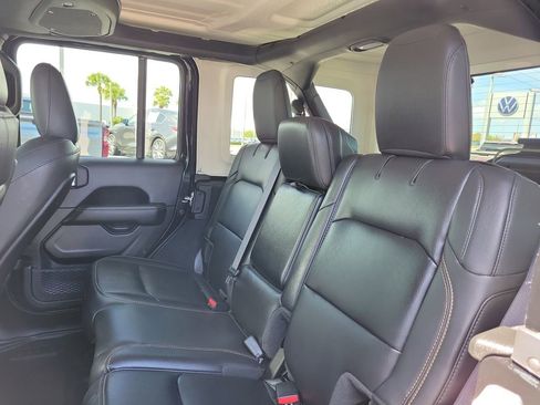 Used 2025 Jeep Wrangler Sahara image 11