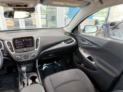 Used 2024 Chevrolet Malibu LT FWD image 24