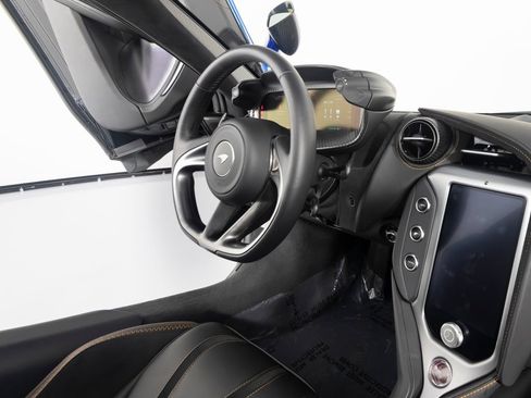 Used 2024 McLaren 750S Spider RWD image 35