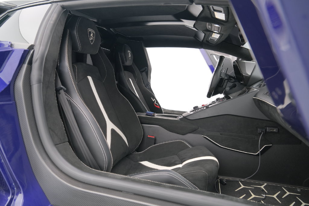 Used 2021 Lamborghini Aventador SVJ AWD/4WD image 13
