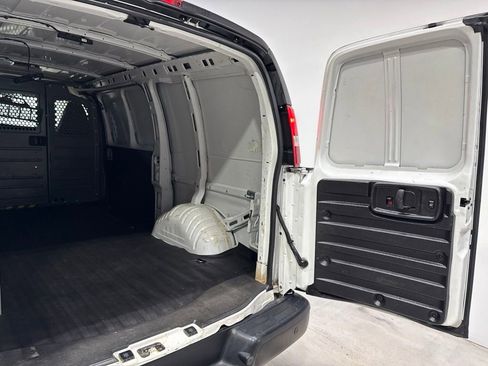 Used 2020 Chevrolet Express 2500 w/ Driver Convenience Package RWD image 21