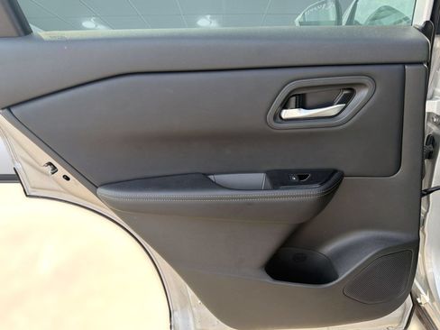 Used 2025 Nissan Rogue SV FWD image 13