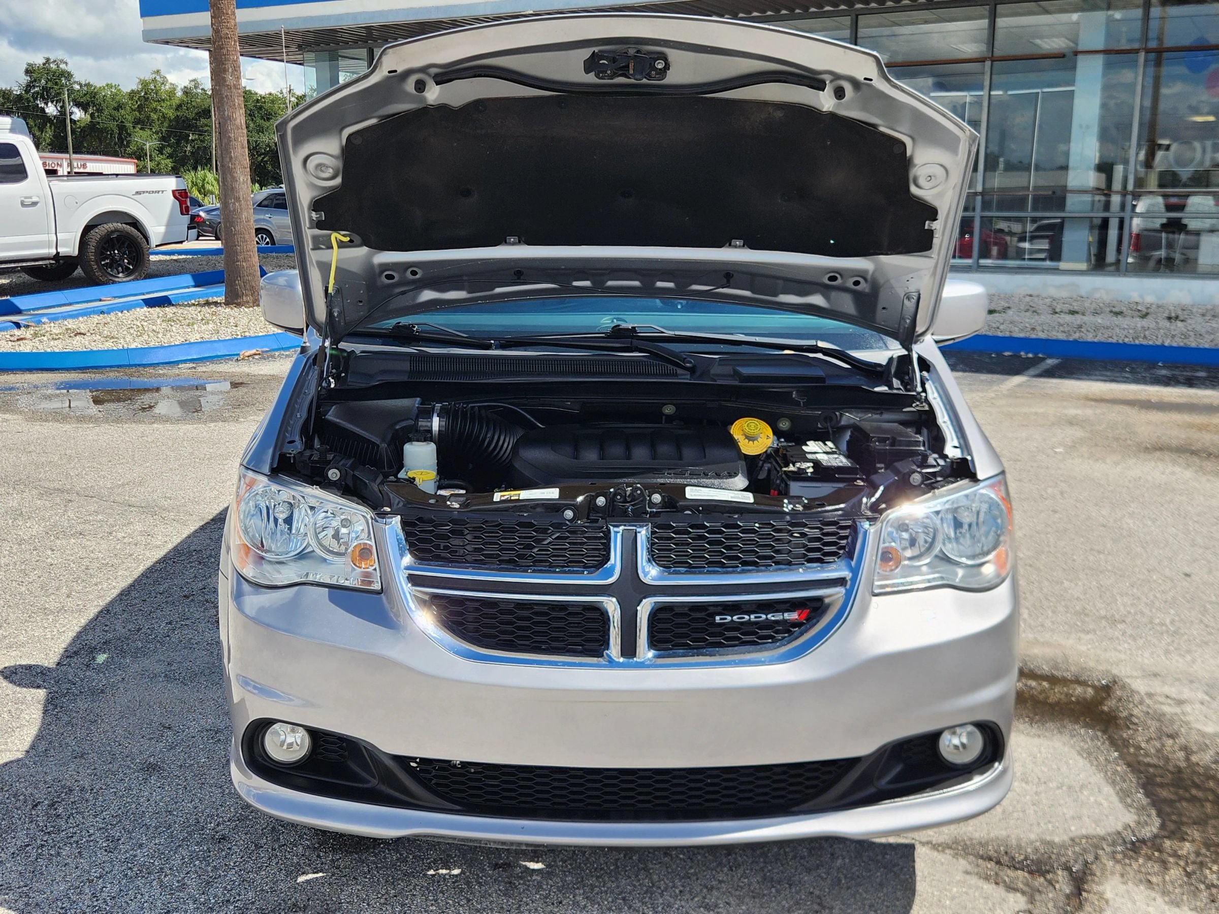 Used 2019 Dodge Grand Caravan SXT FWD image 18