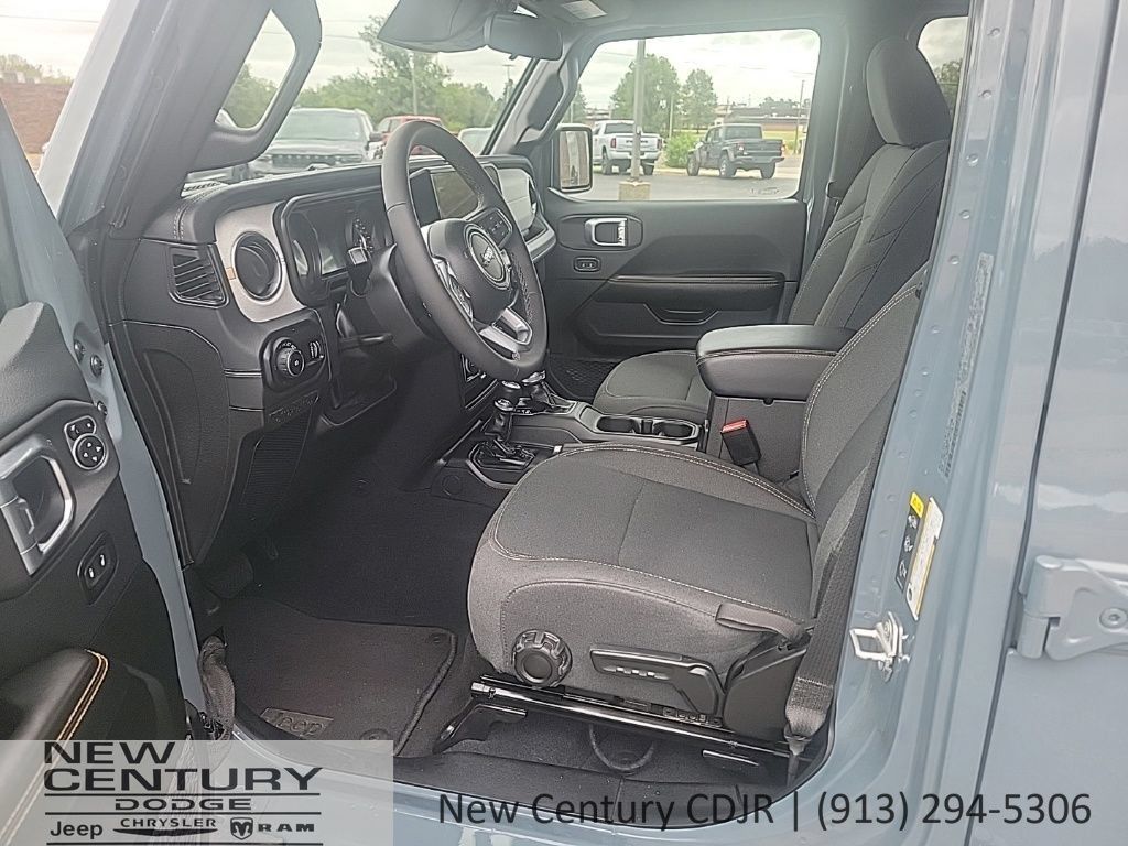 Used 2026 Jeep Wrangler Unlimited Sahara AWD/4WD image 11