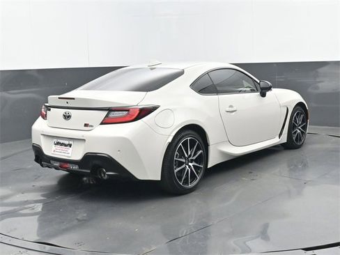 Used 2024 Toyota GR86 image 19