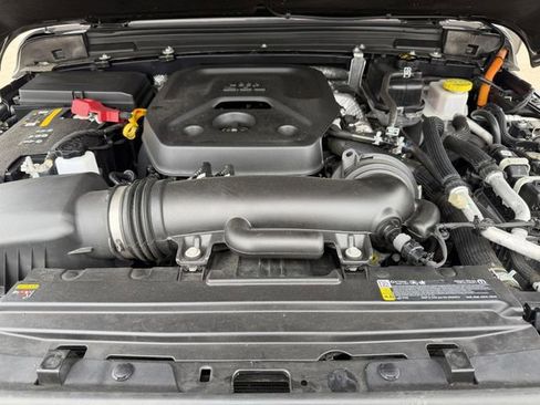 Used 2025 Jeep Wrangler Unlimited Rubicon 4xe w/ Safety Group AWD/4WD image 30