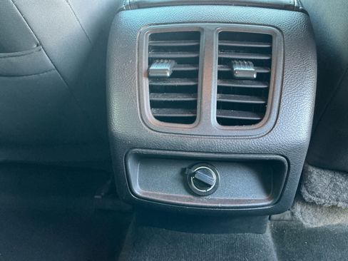 Used 2016 Ford Taurus SEL image 29