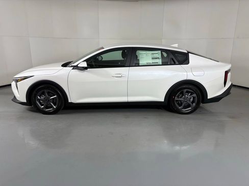 New 2026 Kia K4 LXS FWD image 5