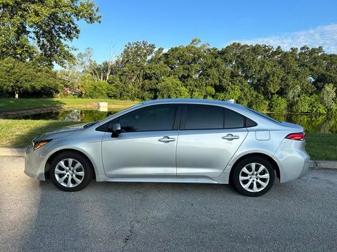 Used 2025 Toyota Corolla LE w/ Convenience Package FWD image 3