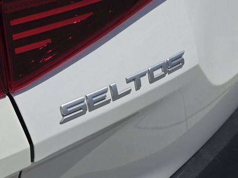Used 2023 Kia Seltos S FWD image 16