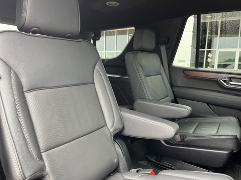 Used 2025 GMC Yukon Denali image 16