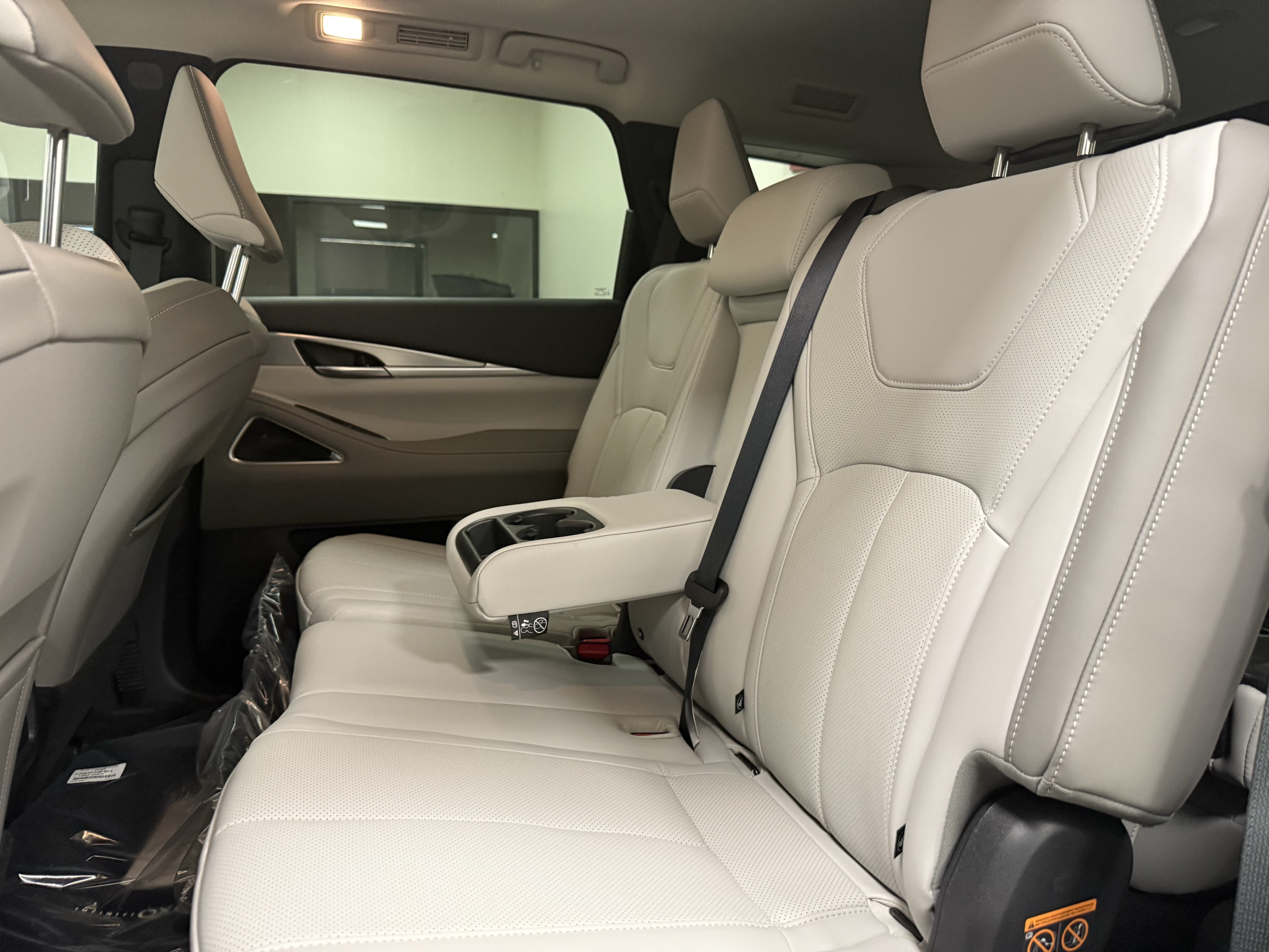 Certified 2027 INFINITI QX60 Luxe w/ Cargo Package FWD image 15