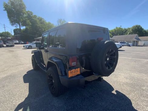 Used 2016 Jeep Wrangler Sahara w/ Connectivity Group AWD/4WD image 6