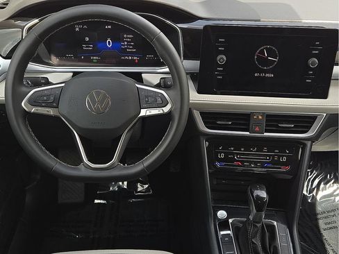 Used 2025 Volkswagen Taos SE AWD/4WD image 10