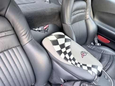 Used 2004 Chevrolet Corvette Coupe w/ Preferred Equipment Group RWD image 32