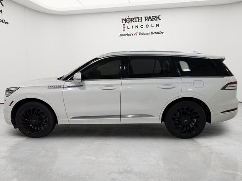 Used 2021 Lincoln Aviator Reserve w/ Equipment Group 210A AWD/4WD image 2