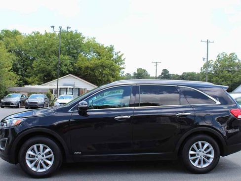 Used 2017 Kia Sorento LX image 10