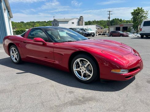 Used 2004 Chevrolet Corvette Coupe w/ Preferred Equipment Group RWD image 7