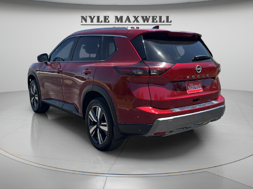 Used 2024 Nissan Rogue SL w/ SL Premium Package FWD image 11