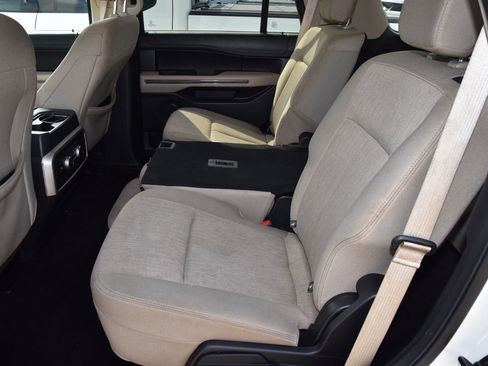 Used 2022 Ford Expedition XLT image 10