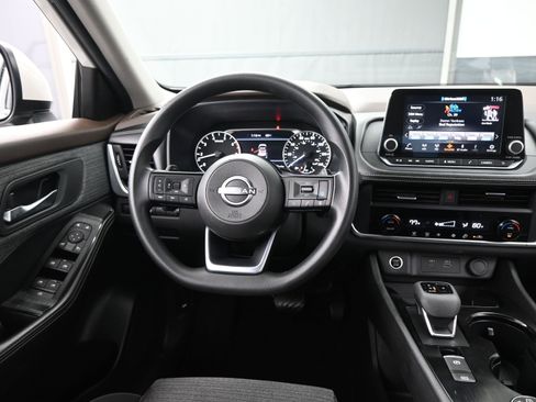 Certified 2023 Nissan Rogue SV image 13