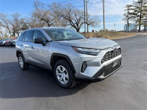 Used 2024 Toyota RAV4 LE image 9