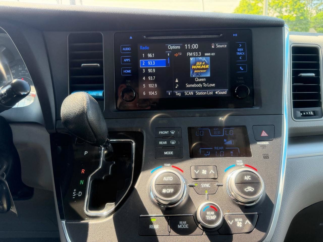 Used 2017 Toyota Sienna LE FWD image 16