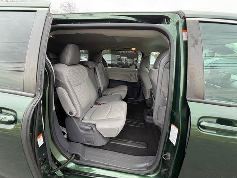 Used 2021 Toyota Sienna LE image 32