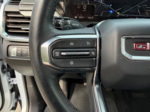 Used 2025 GMC Acadia Elevation AWD/4WD image 14