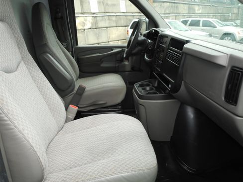 Used 2007 Chevrolet Express 2500 RWD image 22