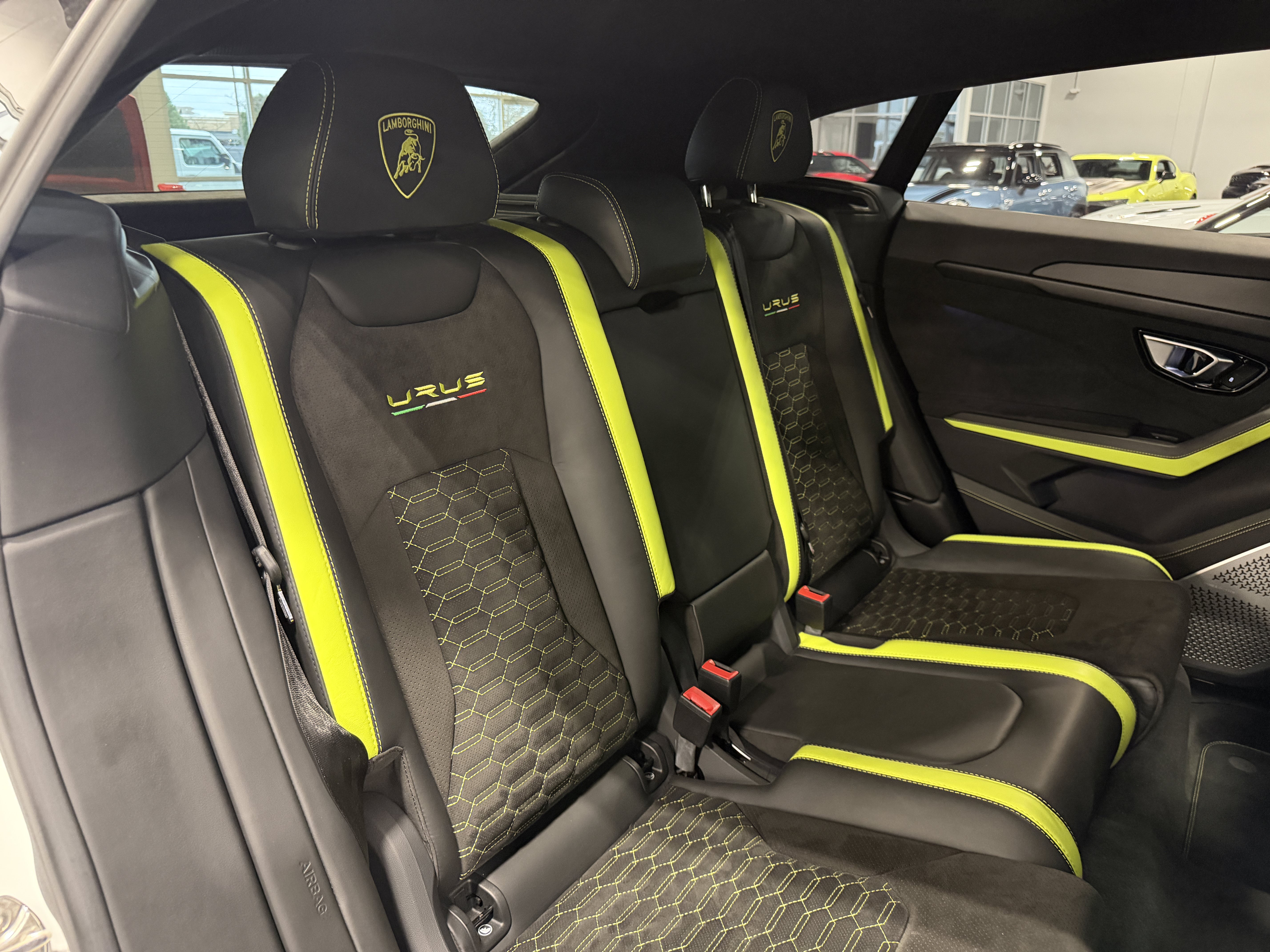 Used 2022 Lamborghini Urus AWD/4WD image 16