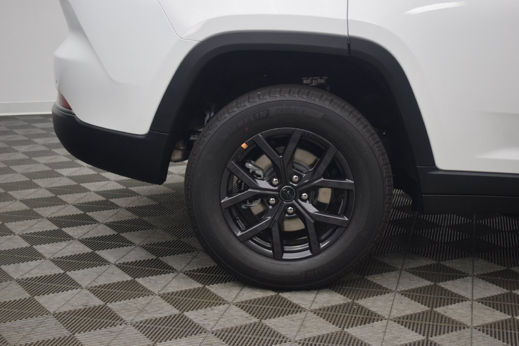 New 2027 Jeep Grand Cherokee Altitude AWD/4WD image 9