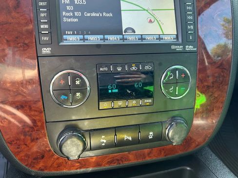 Used 2013 Chevrolet Avalanche LT image 22