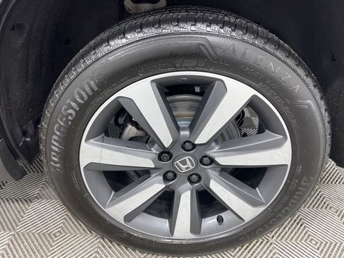 Used 2024 Honda Pilot Touring image 10