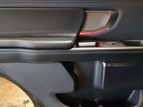 Used 2025 Ford Expedition Platinum image 16