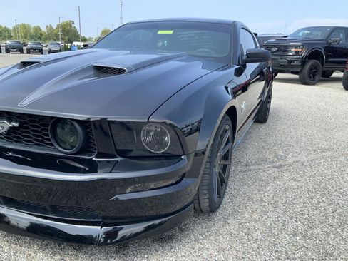 Used 2009 Ford Mustang GT RWD image 13