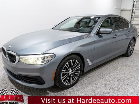 Used 2019 BMW 540i w/ Premium Package image 2