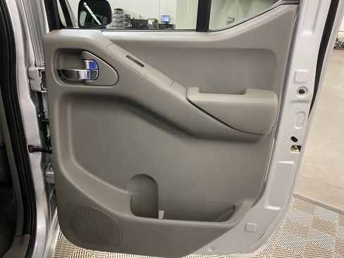 Used 2020 Nissan Frontier SV image 11