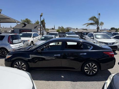 Used 2017 Nissan Altima 2.5 SV FWD image 2