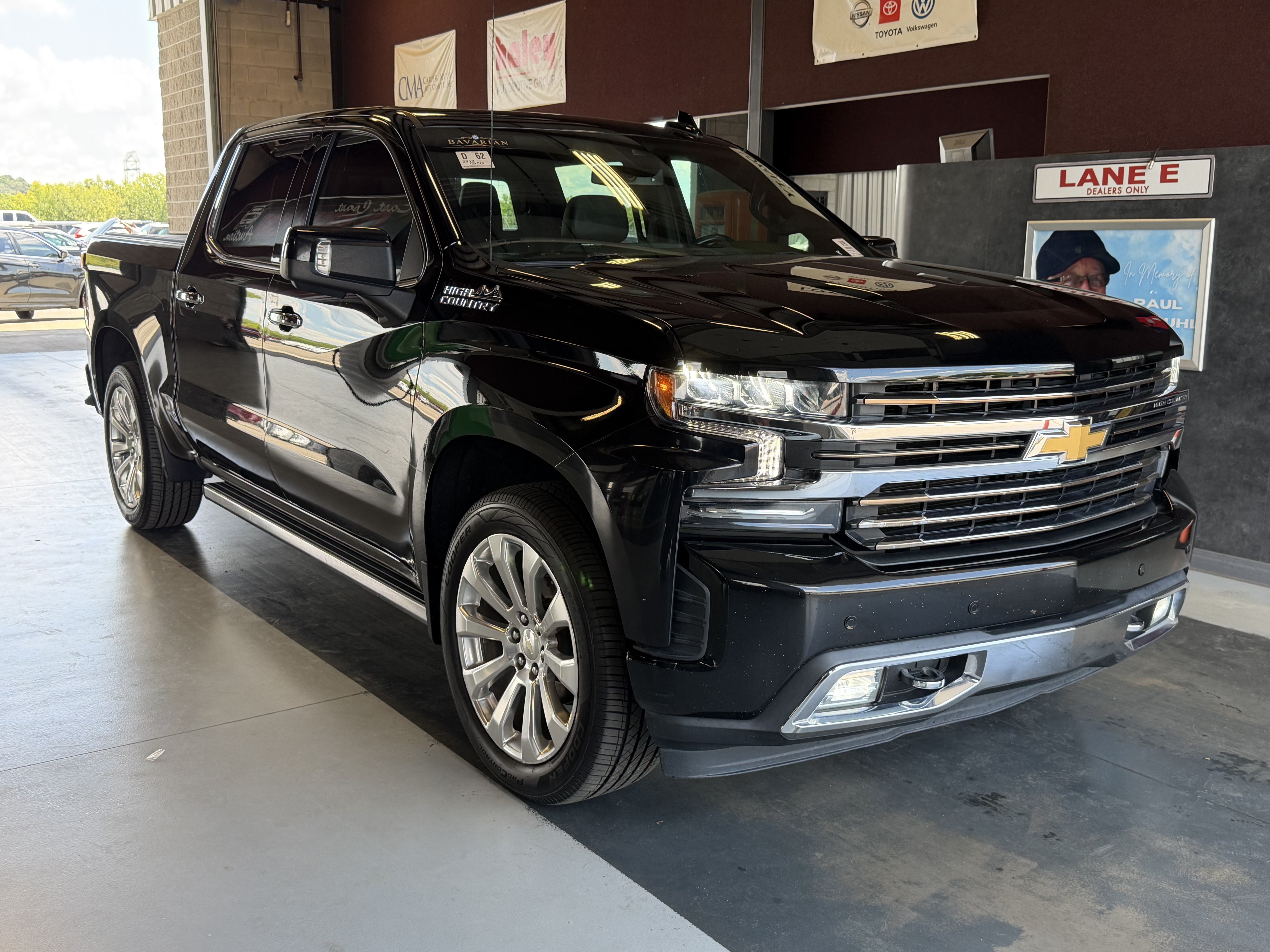 Used 2019 Chevrolet Silverado 1500 High Country w/ Trailer Camera Package AWD/4WD image 3