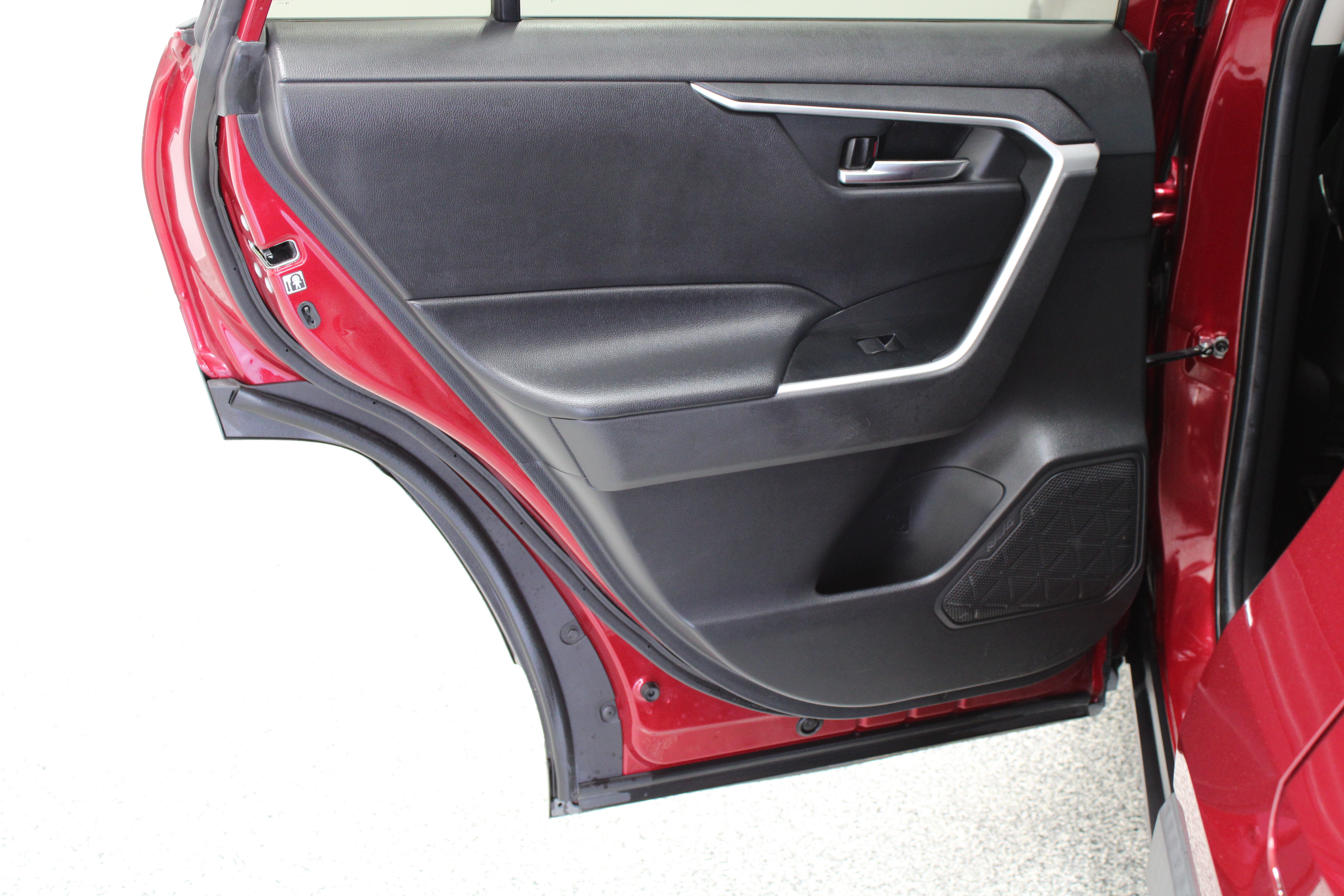Used 2020 Toyota RAV4 XLE Premium FWD image 27