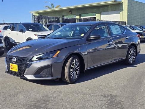 New 2025 Nissan Altima 2.5 SV image 4