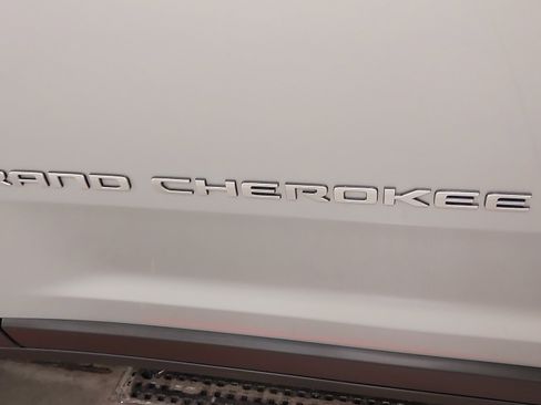 New 2025 Jeep Grand Cherokee L Limited w/ Luxury Tech Group II image 32